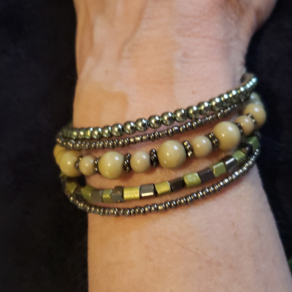 3/$20 New Lily tunic with matching bracelet - Picture 5 of 8